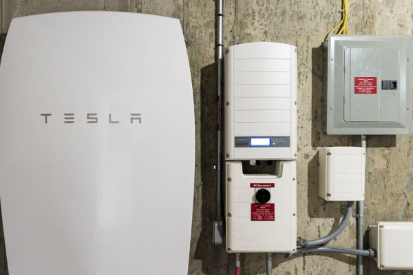 ¿Es compatible la Batería Tesla con mis Placas Solares e Inversor?