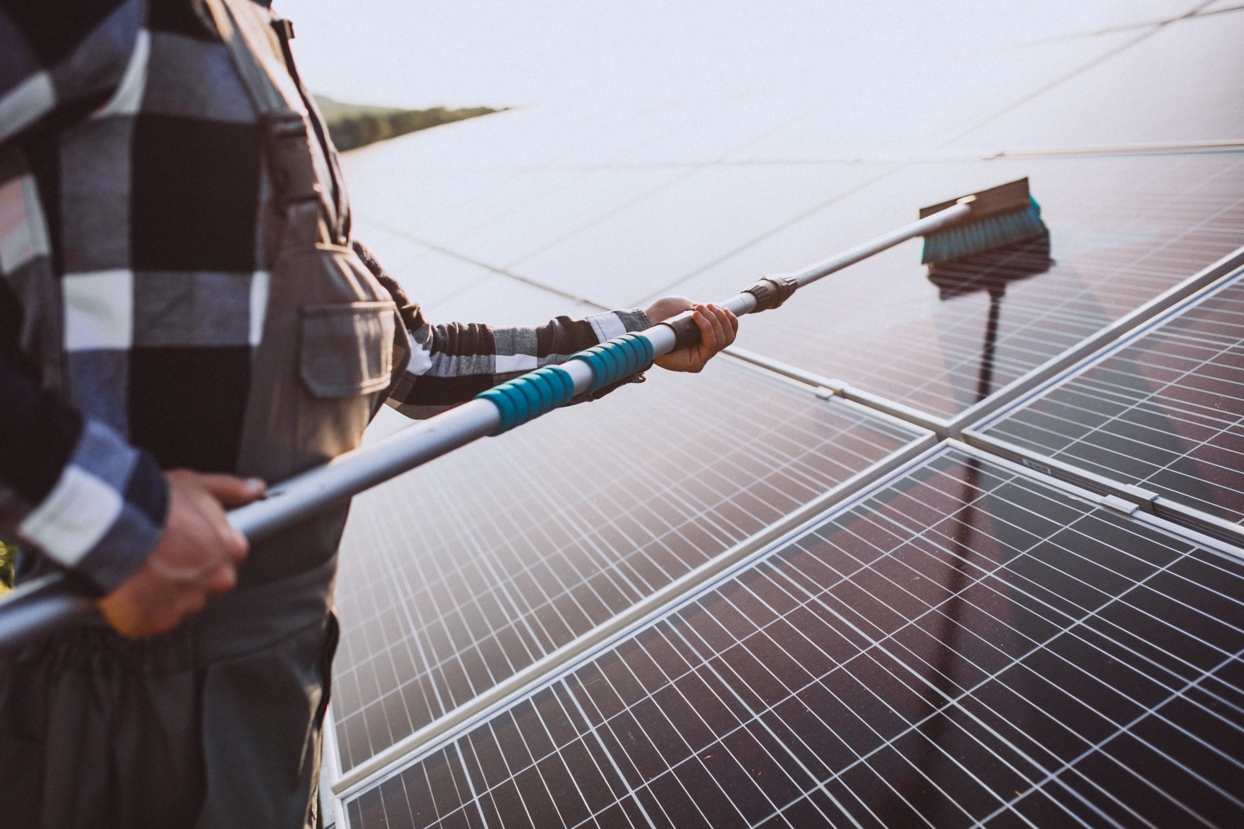 Mantenimiento de Paneles Solares: Cómo proteger tu inversión y maximizar la producción